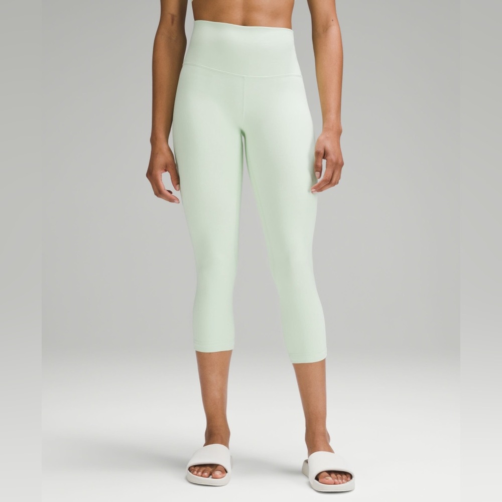 NWOT LULULEMON ALIGN High-Rise Crop 21"